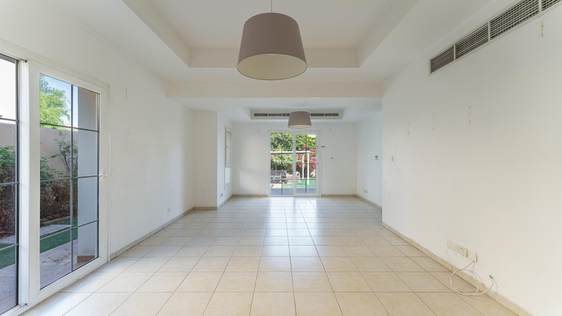 Spacious villa patio with pergola in Al Reem 1, Arabian Ranches townhouse for sale