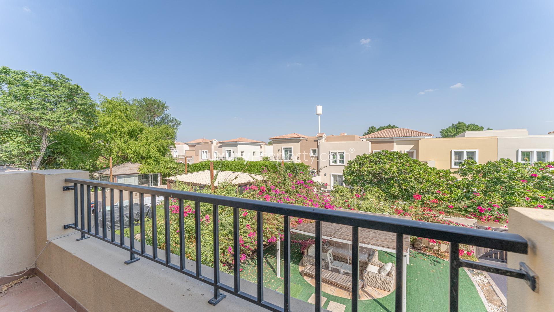 Spacious living area in Al Reem 1 townhouse, Arabian Ranches, with garden view