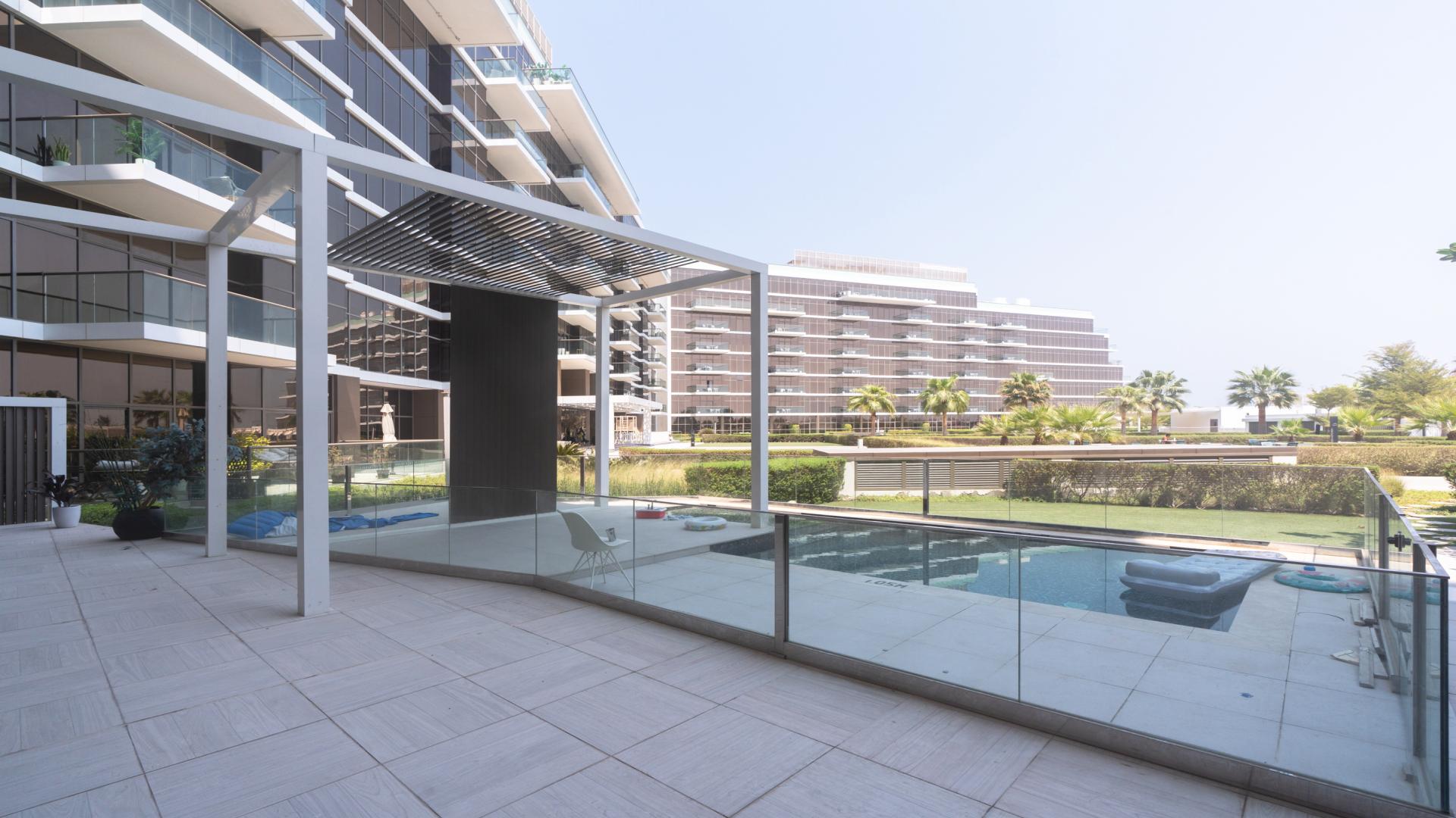Luxurious garden view from 4-bedroom townhouse in The8, Palm Jumeirah, Dubai