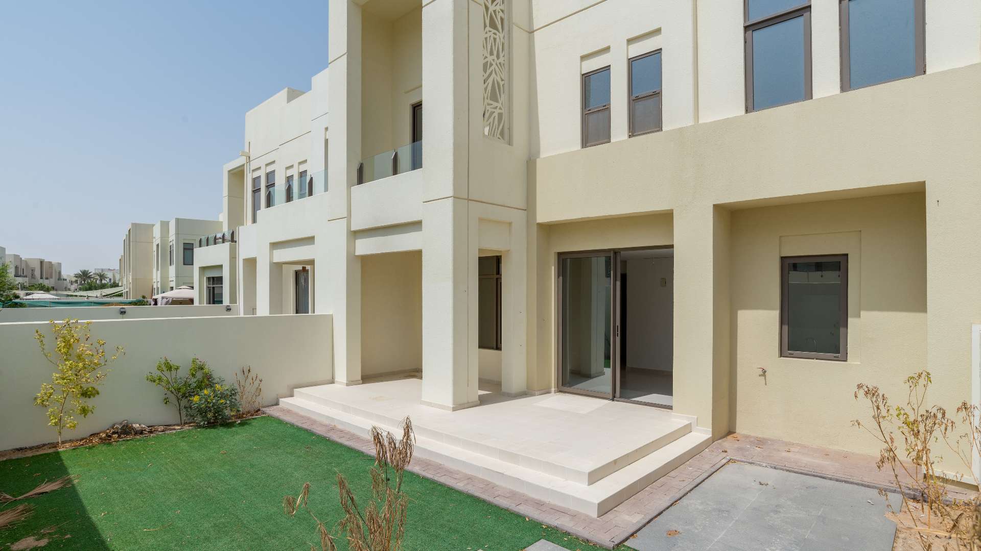 Modern kitchen and living area in 4-bedroom Mira Oasis III townhouse for sale