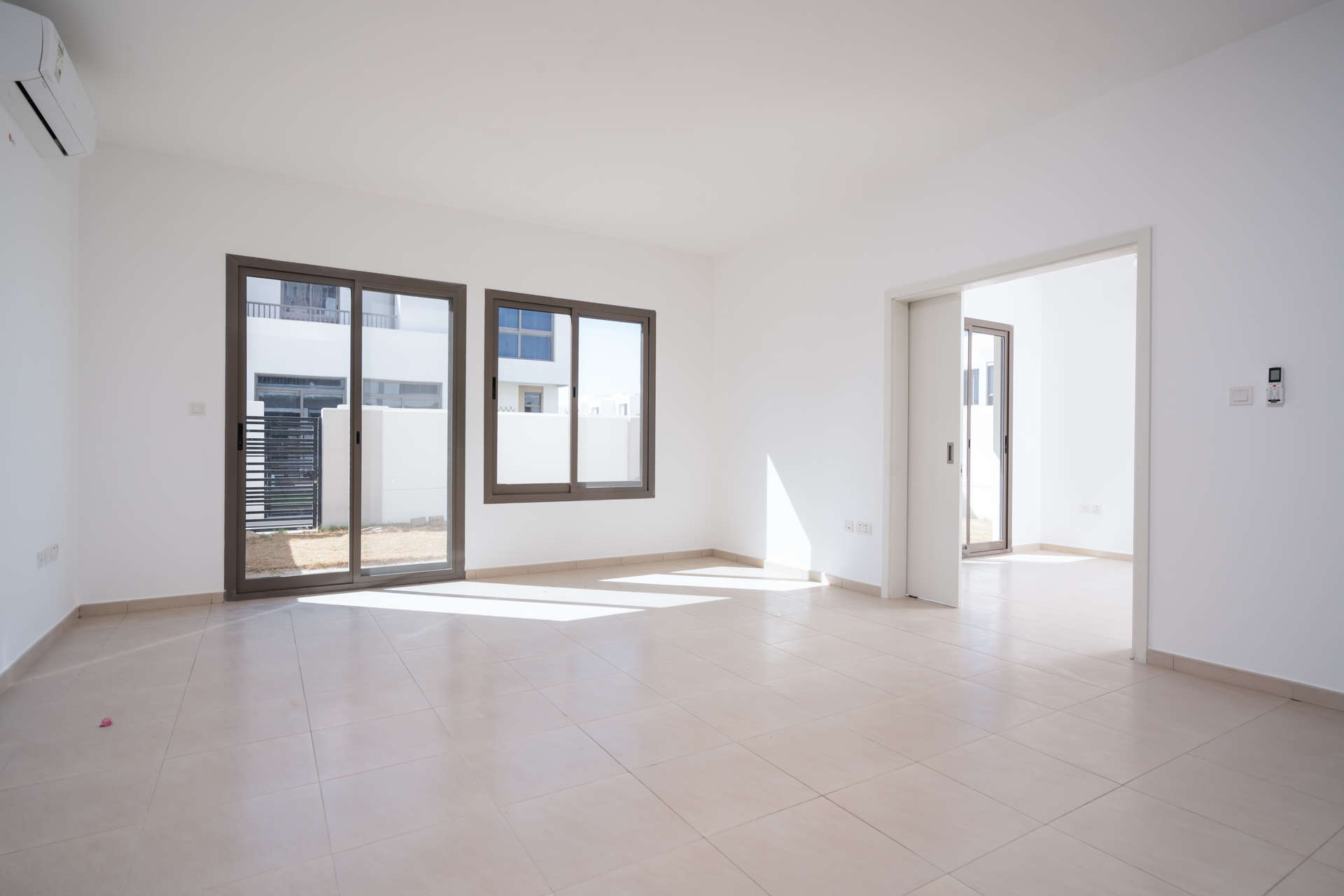 Brand new kitchen in 4-bedroom townhouse, Noor Townhouses, Town Square, for sale