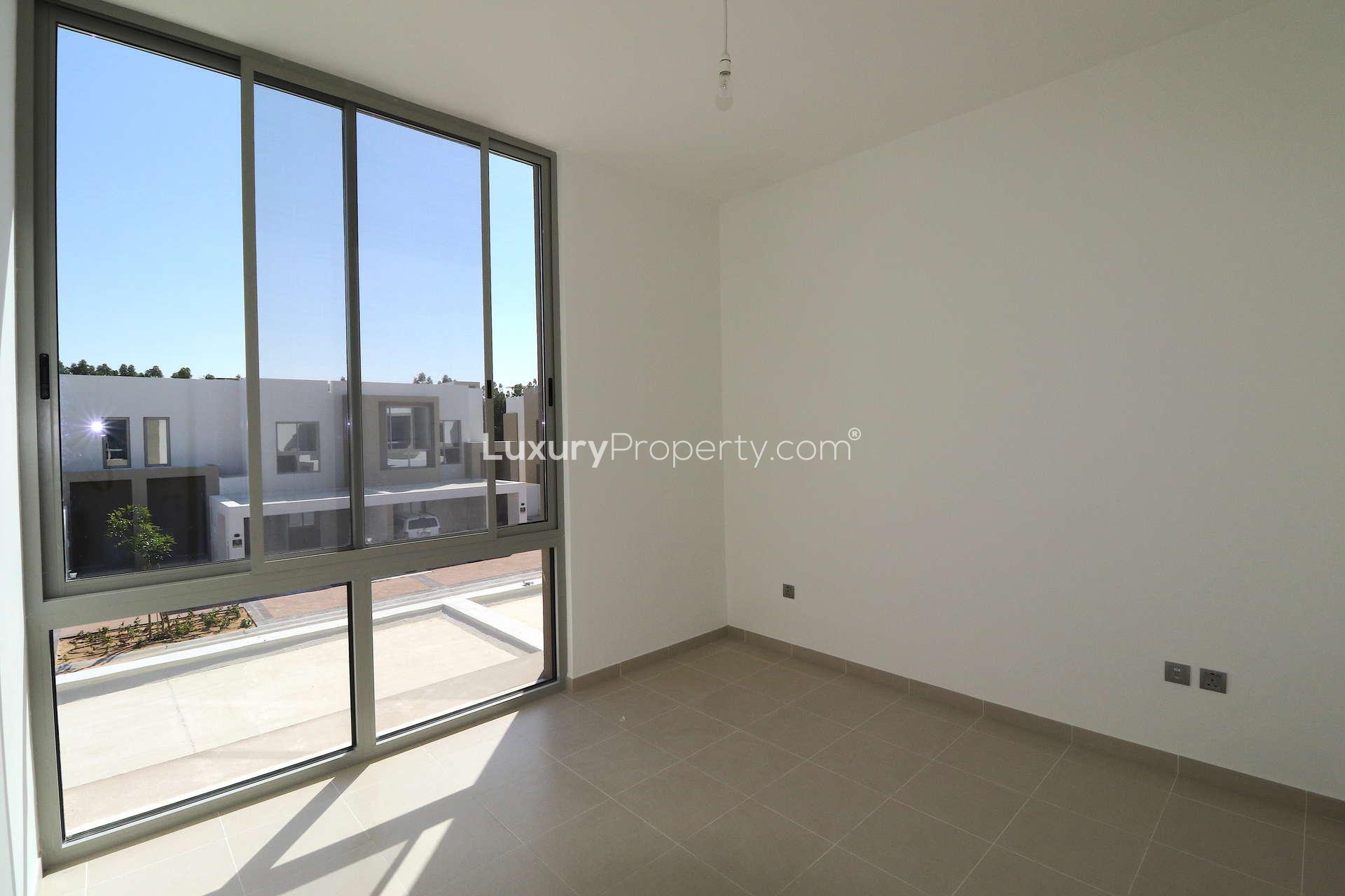 Modern 4-bedroom townhouse exterior in Reem, Arabian Ranches 2, Dubai for rent