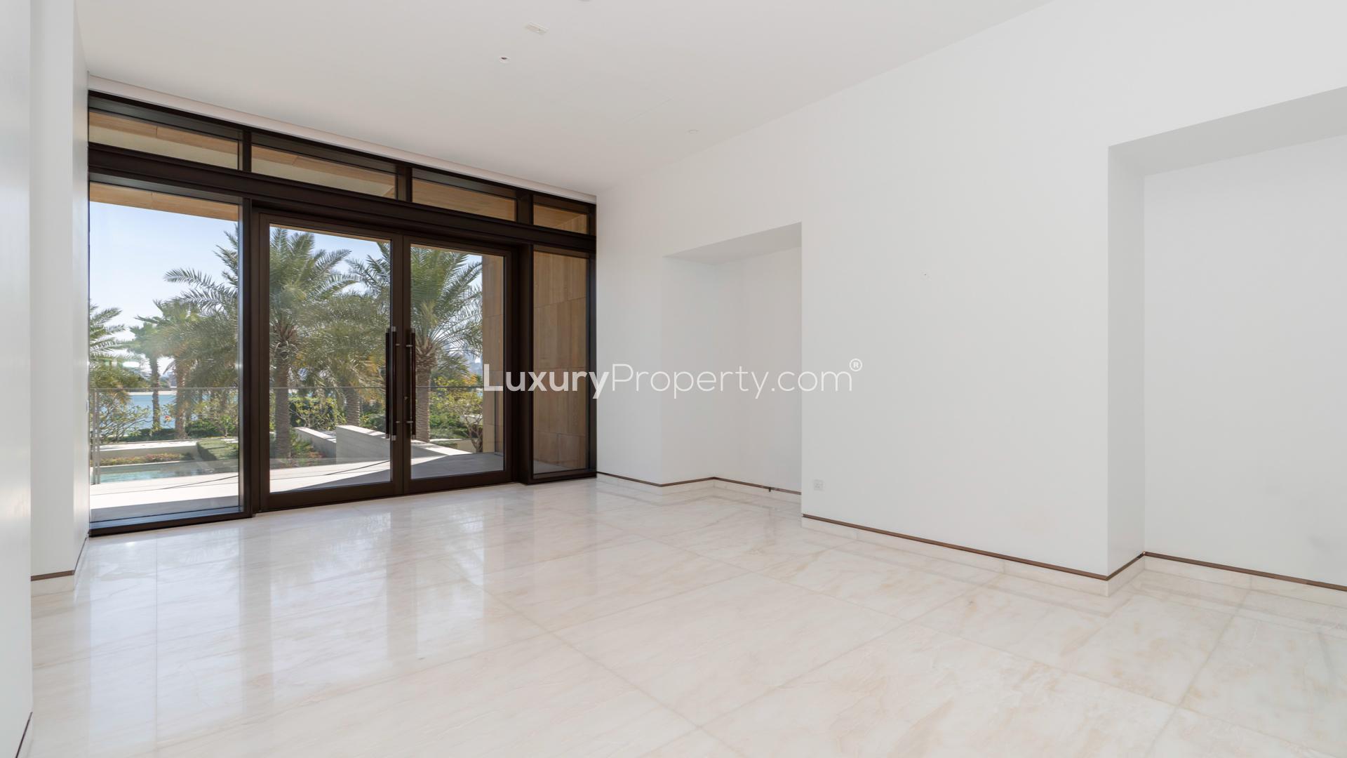 Spacious living room in 4-bedroom townhouse, Atlantis The Royal Residences, Palm Jumeirah