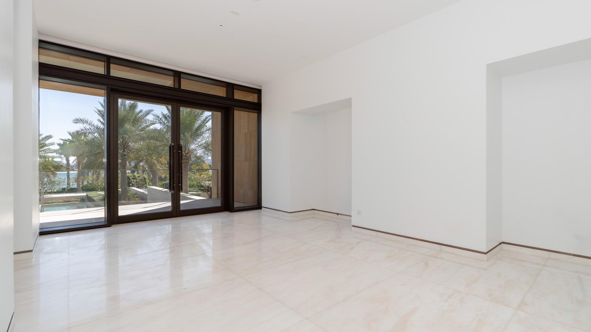 Spacious living room in 4-bedroom townhouse, Atlantis The Royal Residences, Palm Jumeirah