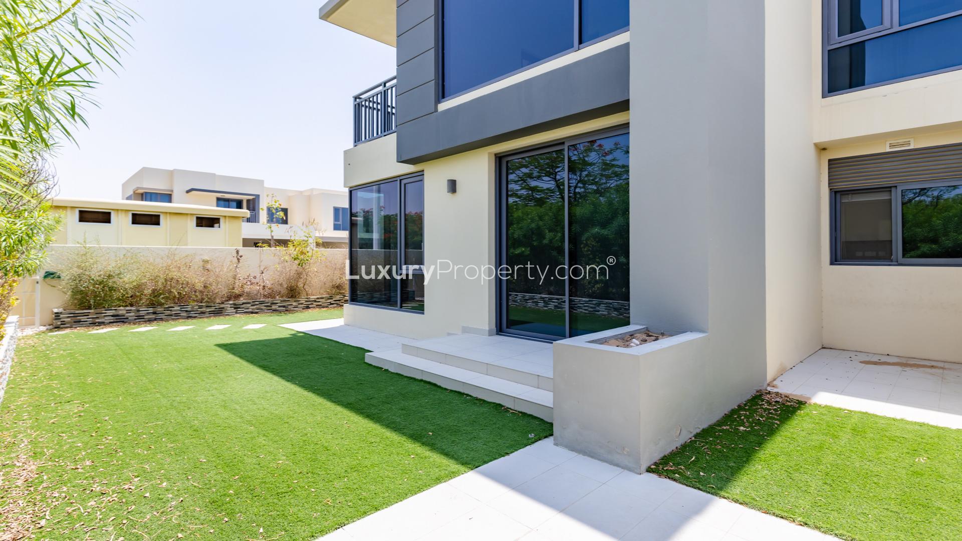 Modern kitchen in luxury 4-bedroom villa, Dubai Hills Estate, Maple sub-community, for rent