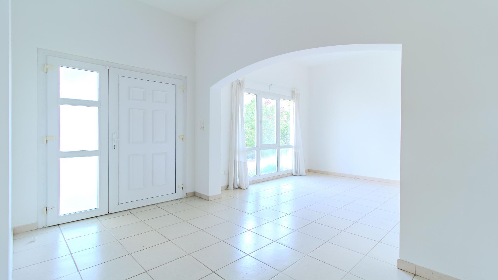 Bright living area with garden view in 4-bed villa, Meadows 9, for rent