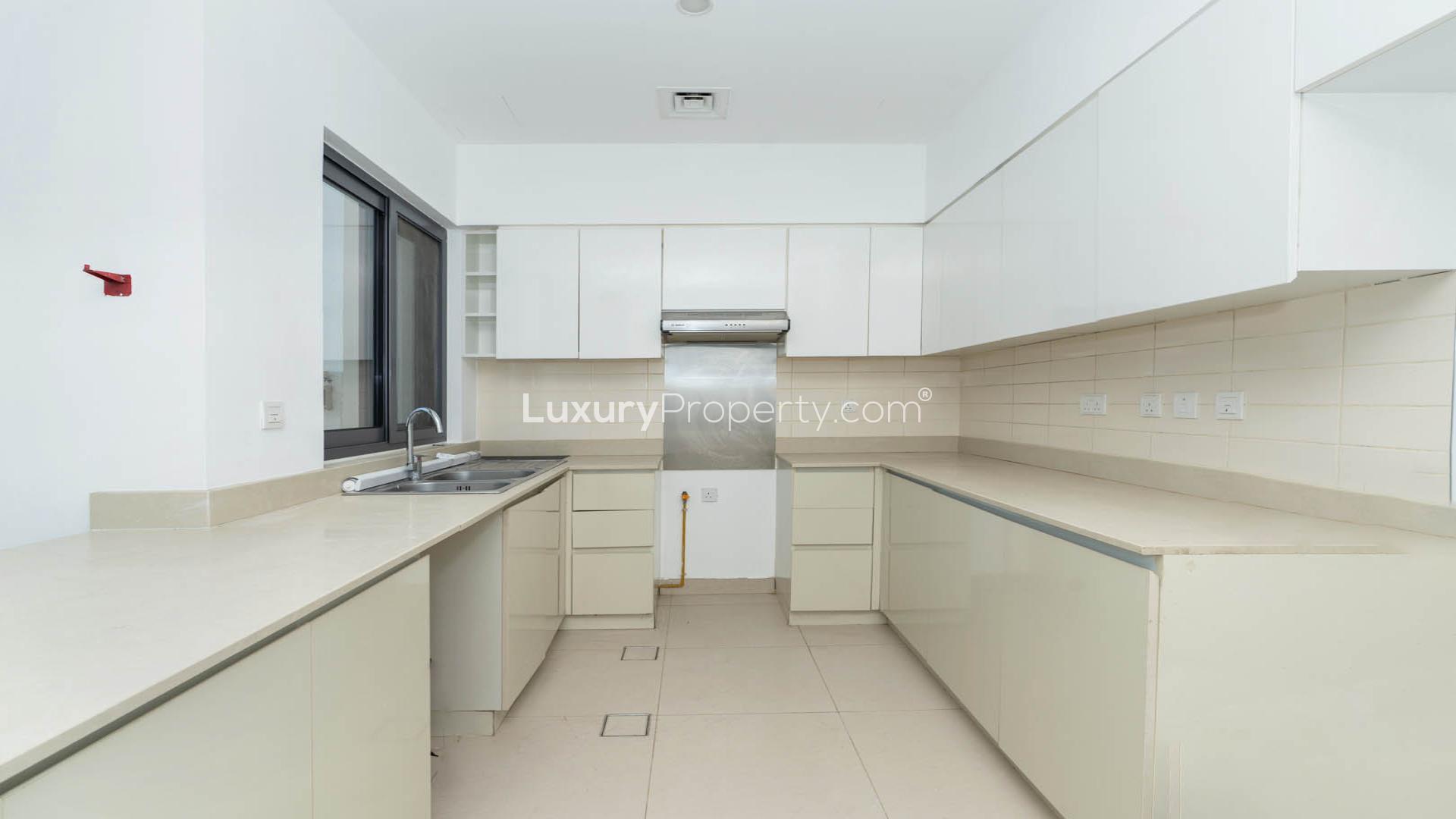 Modern kitchen in vacant 4-bedroom villa, Maple 3, Dubai Hills Estate, available for rent