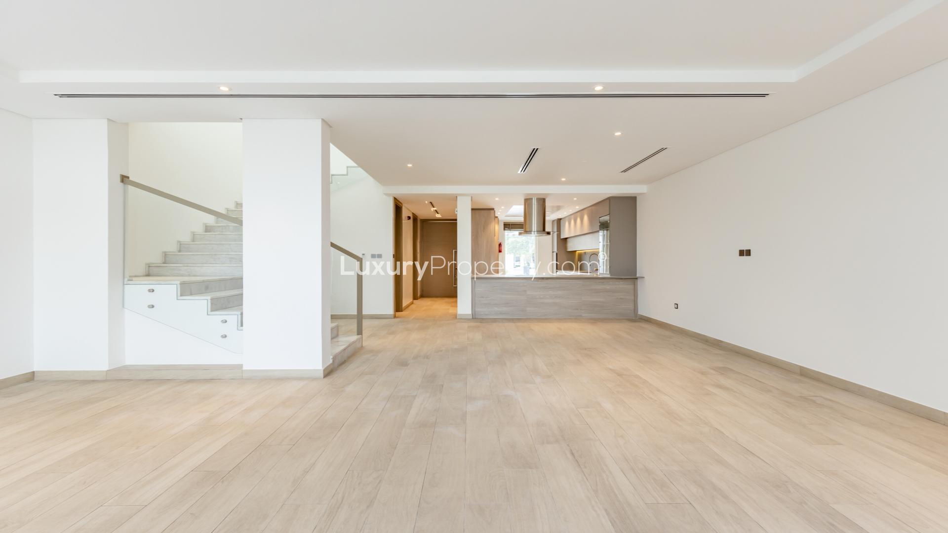 Luxurious open-plan living area in Jumeirah Park Royal Community villa for rent