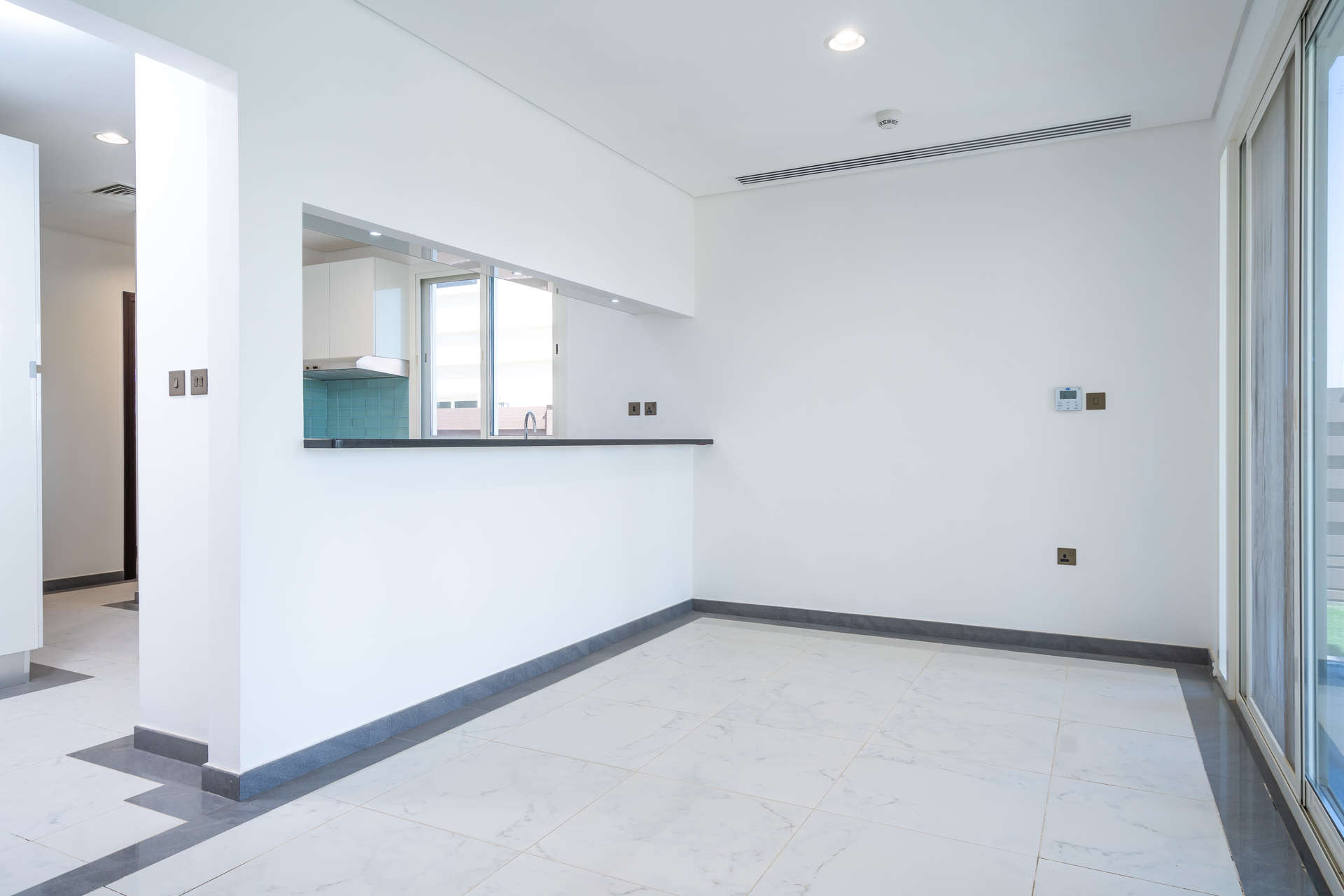 Spacious living area in luxurious 4-bedroom villa, Al Habtoor Polo Club, Dubai