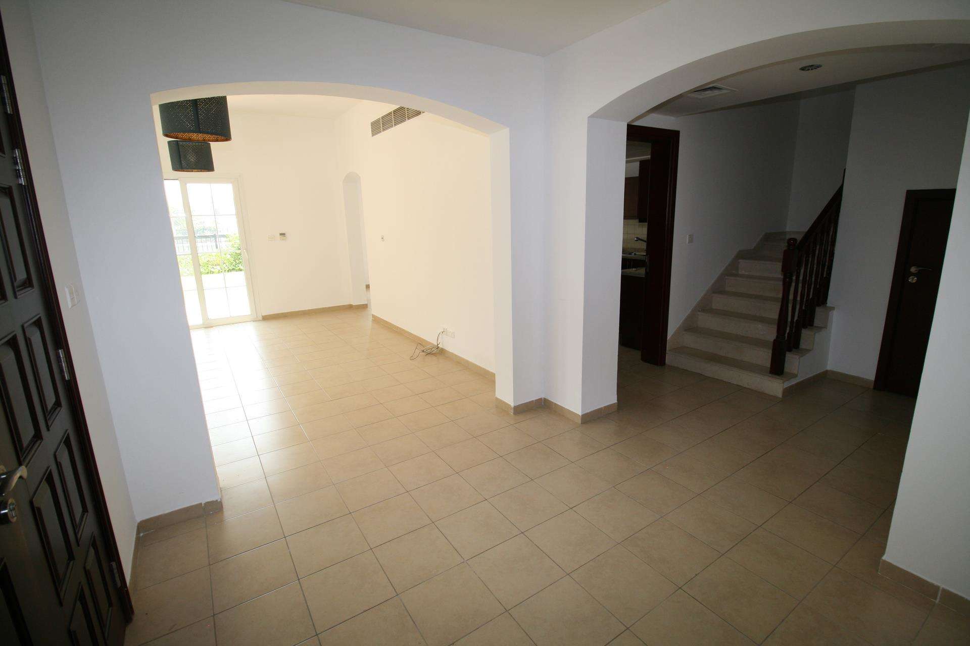 Modern kitchen in 4-bedroom lakefront townhouse, Al Reem 1, Arabian Ranches for rent