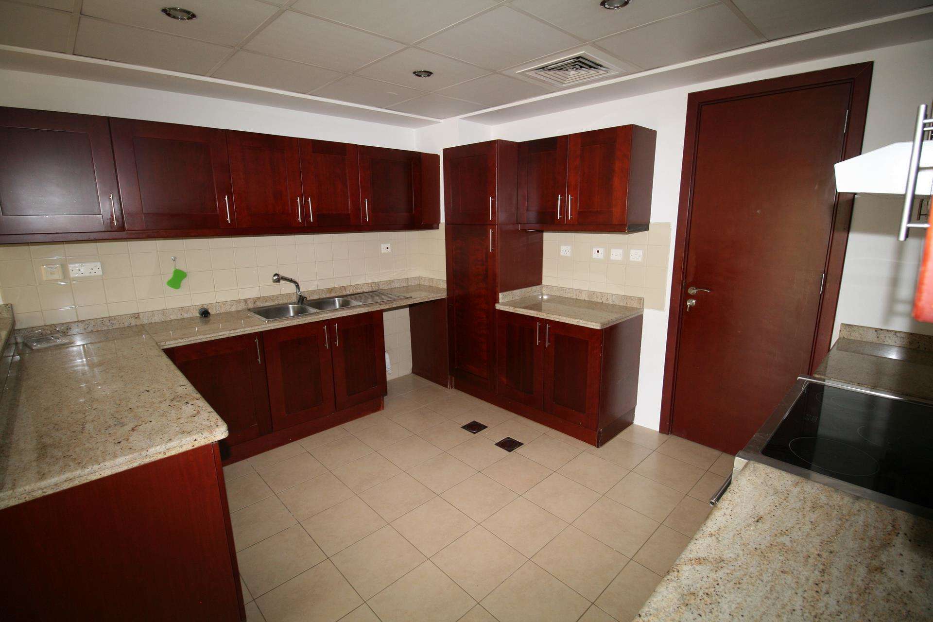 Stunning 4-bedroom lakefront townhouse exterior in Al Reem 1, Arabian Ranches for rent