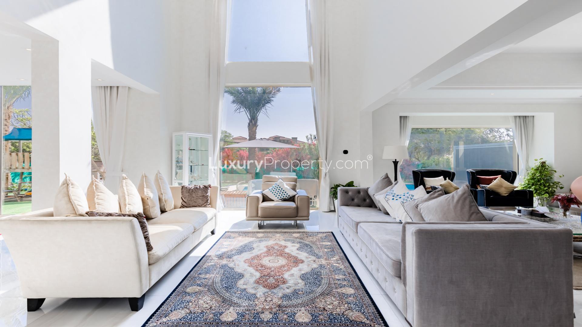 Modern villa with upgraded pool in Jumeirah Islands, Mediterranean Clusters, for rent