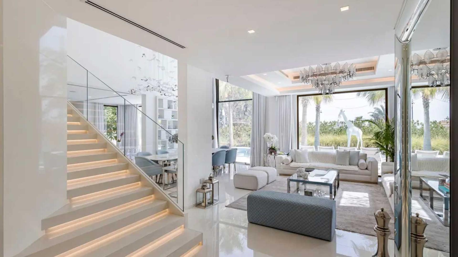 Luxury villa exterior with lush greenery, Mediterranean Clusters, Jumeirah Islands, for rent