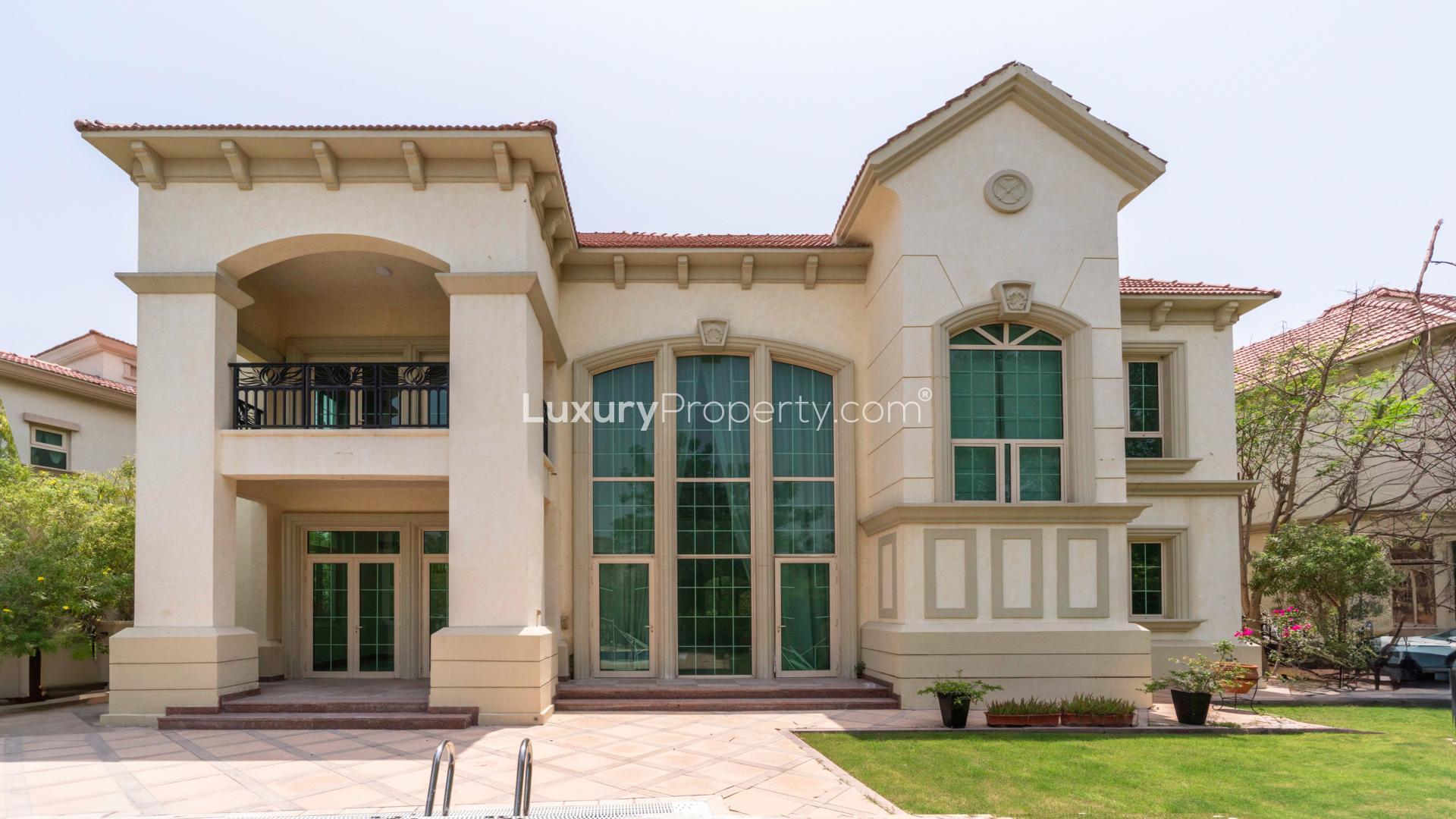 Stylish 4-Bedroom Villa for Rent in Jumeirah Islands, Dubai