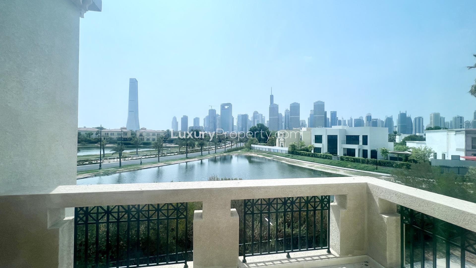 Private 4-bedroom villa with pool in Jumeirah Islands' Mediterranean Clusters for rent