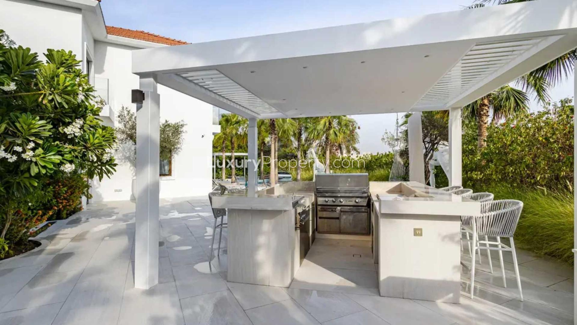 Private cinema room in 4-bedroom villa, Jumeirah Islands, Mediterranean Clusters, for rent