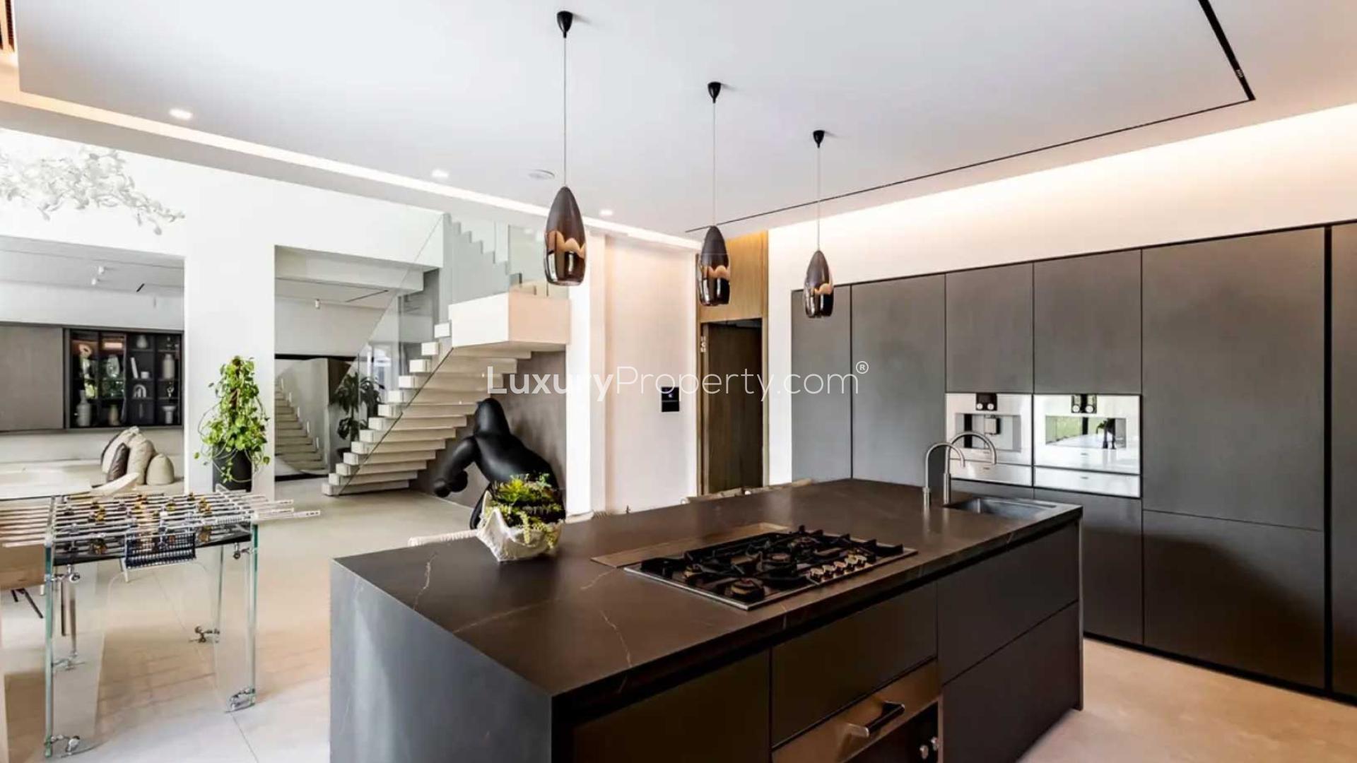 Luxurious living room in 4-bedroom villa, Jumeirah Islands, with modern decor and natural light