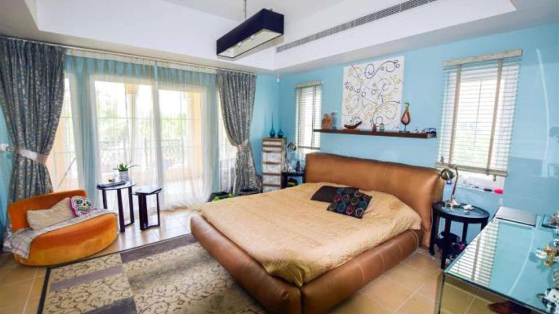 Bright kitchen and dining area in Alvorada villa, Arabian Ranches, with modern appliances