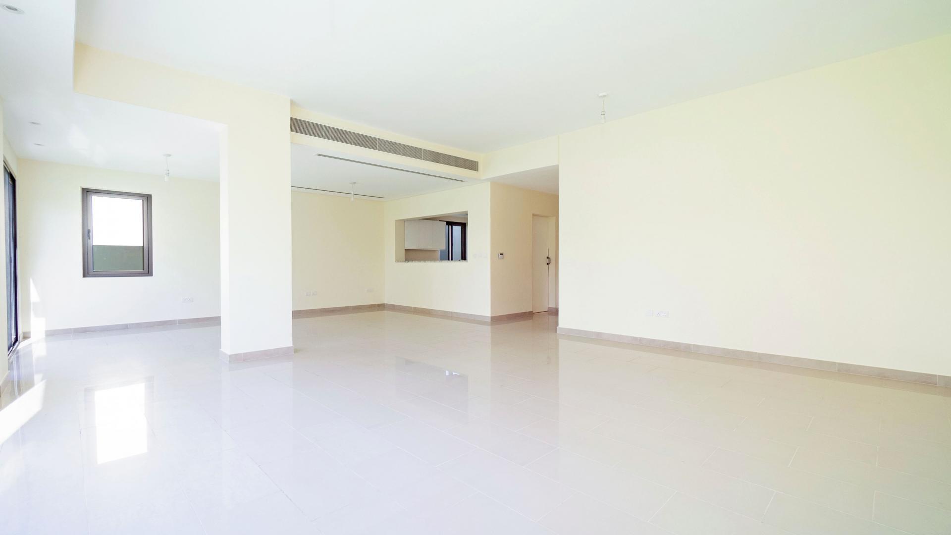 Modern kitchen in 4-bedroom villa for rent, Azalea, Arabian Ranches 2, LP39723