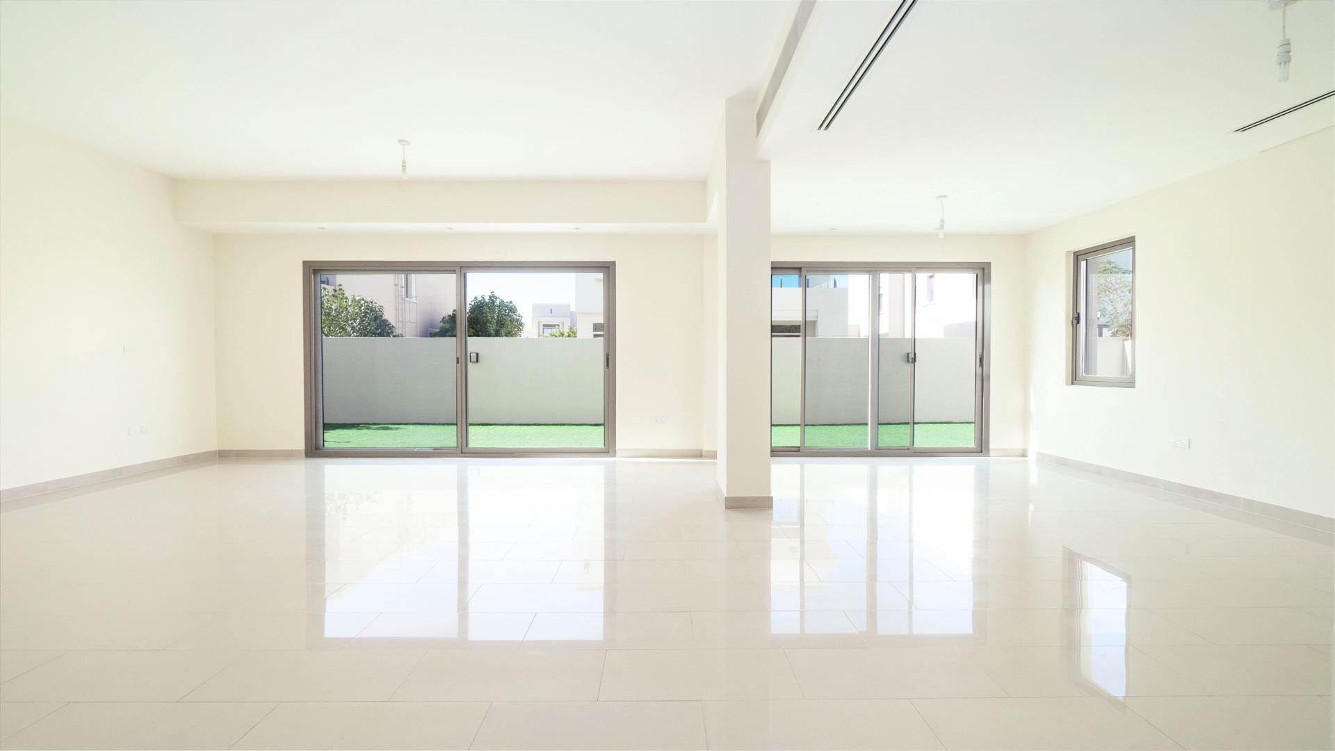 "Enhanced 4-bedroom villa with landscaped garden in Azalea, Arabian Ranches 2, for rent.",Bright, spacious living room in Arabian Ranches 2 Azalea villa for rent, LP39723