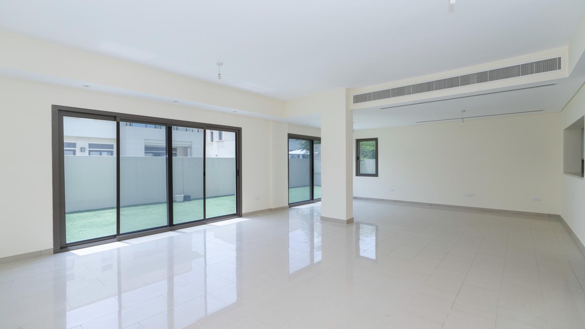 Exterior view of 4-bedroom Azalea Villa with garden in Arabian Ranches 2 for rent