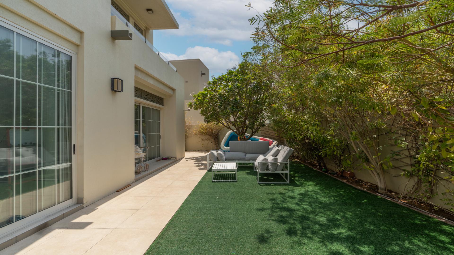 Spacious living room in upgraded 4-bedroom villa, Azalea, Arabian Ranches 2, for rent