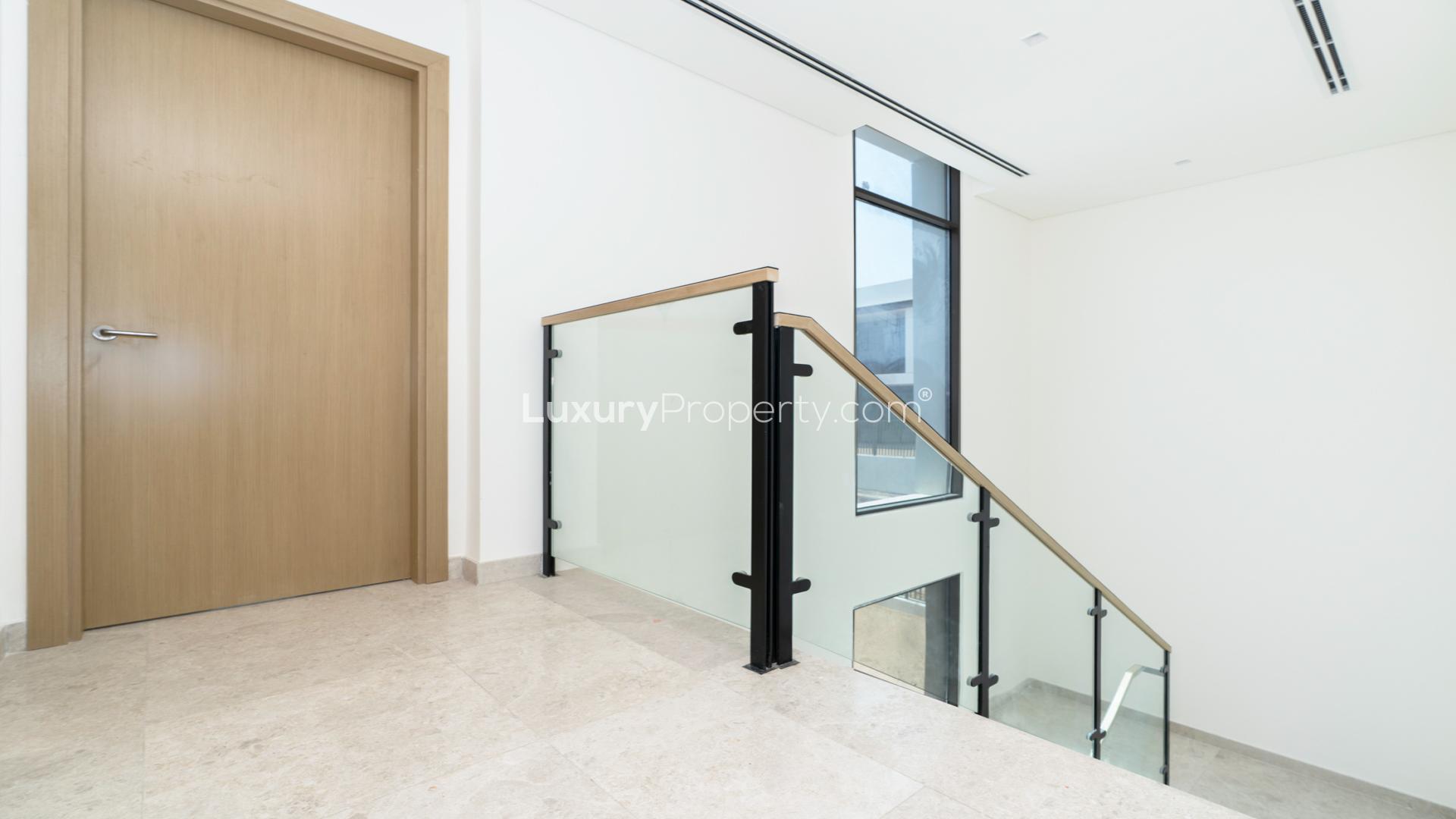 Modern kitchen and spacious living area in Al Furjan villa for rent, LP45877