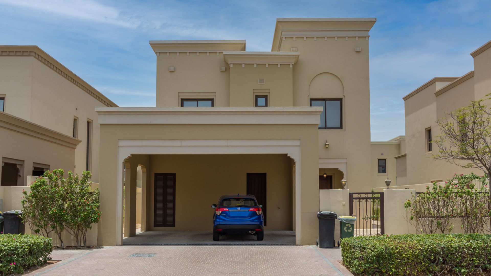 Front view of spacious 4-bedroom villa for rent in Casa, Arabian Ranches 2