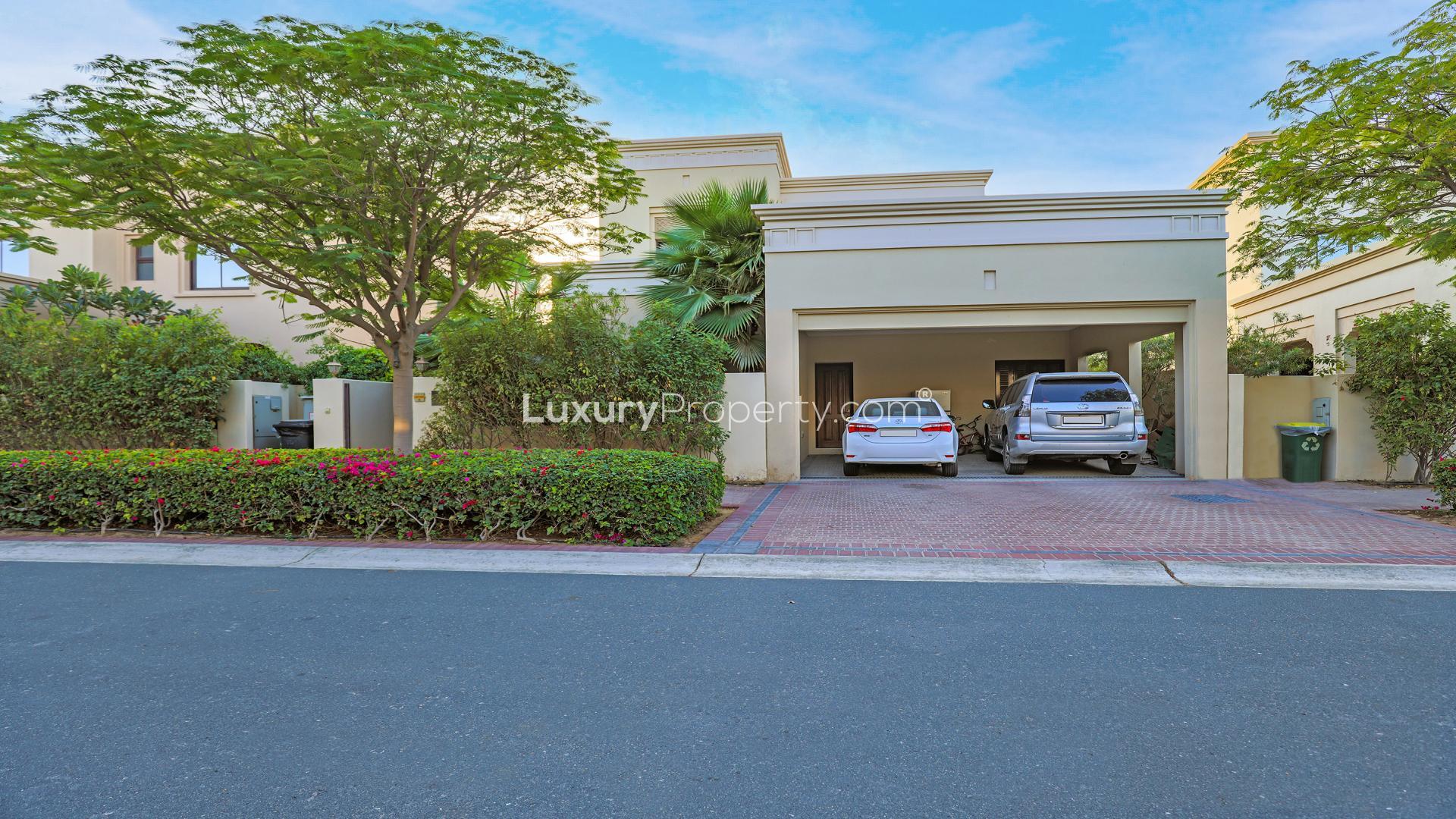 Upgraded 5-bedroom villa with landscaped garden in Arabian Ranches 2, Casa for rent