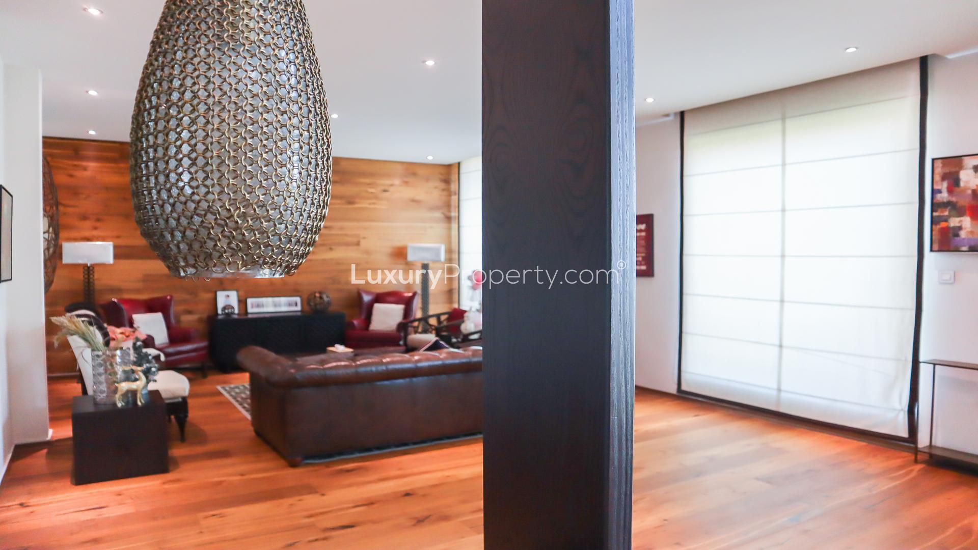 Furnished living area in four-bed villa, Jumeirah Island, wood accents, modern decor
