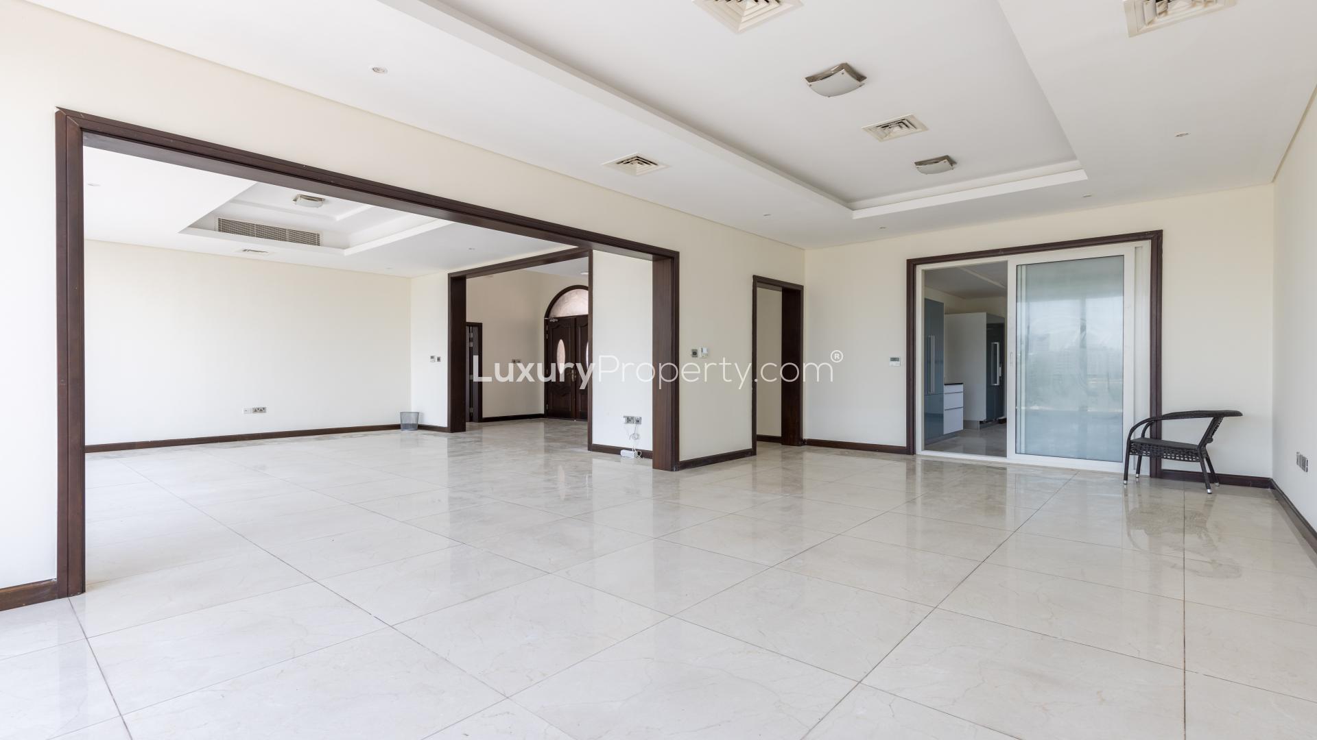 Luxury 4-bedroom villa with pool in Jumeirah Golf Estates, Earth community, for rent