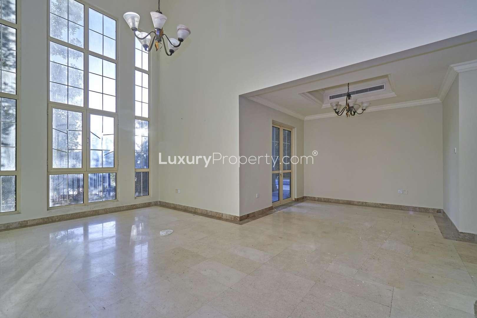 Elegant 4-bedroom villa with pool in Jumeirah Islands, European Clusters, for rent