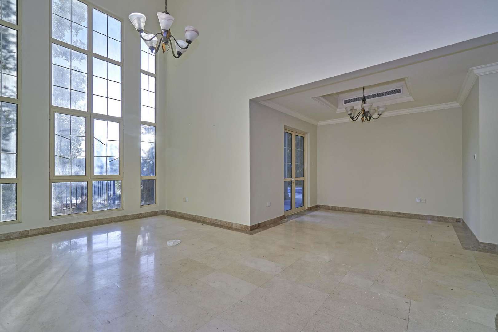 Elegant 4-bedroom villa with pool in Jumeirah Islands, European Clusters, for rent