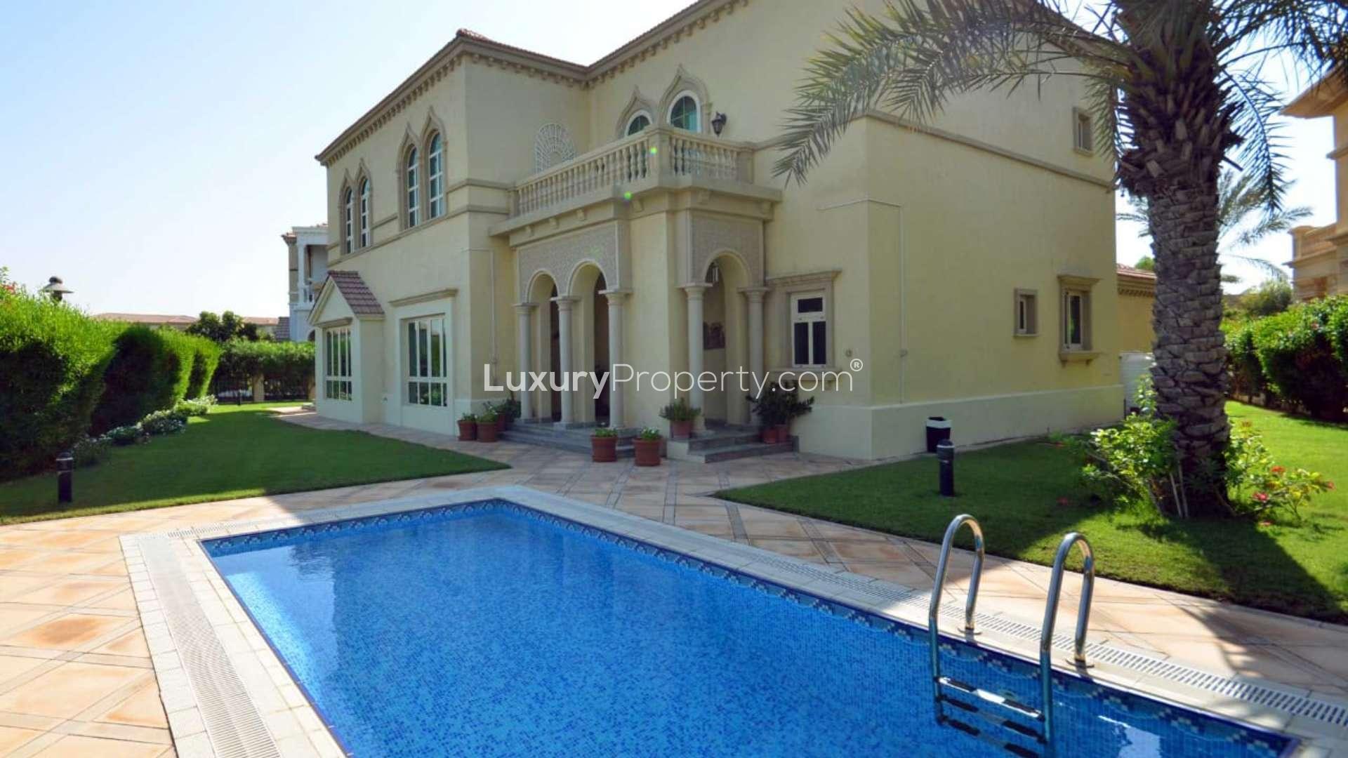 European Clusters villa with garden, garage, and palm trees in Jumeirah Islands for rent