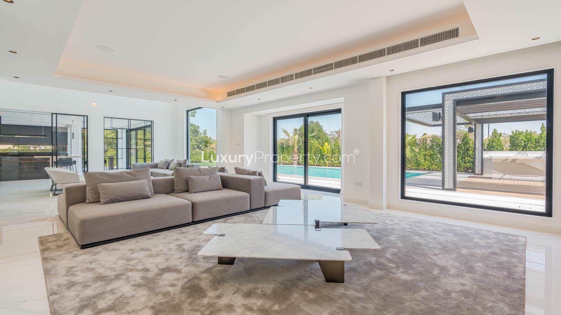 Lake View 4 Bed Entertainment Foyer Villa For Rent, Jumeirah Islands