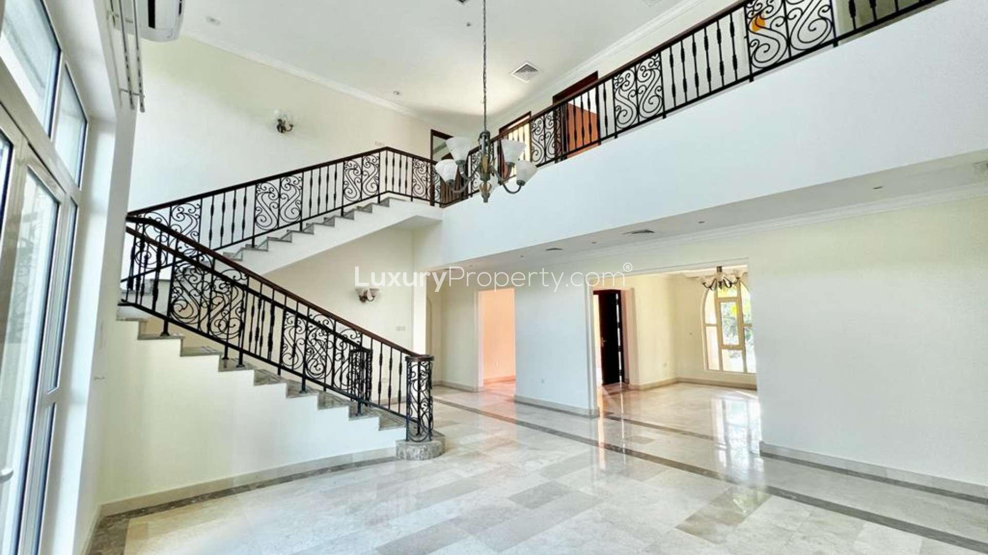 Stunning villa with private pool and lake views in Jumeirah Islands, European Clusters