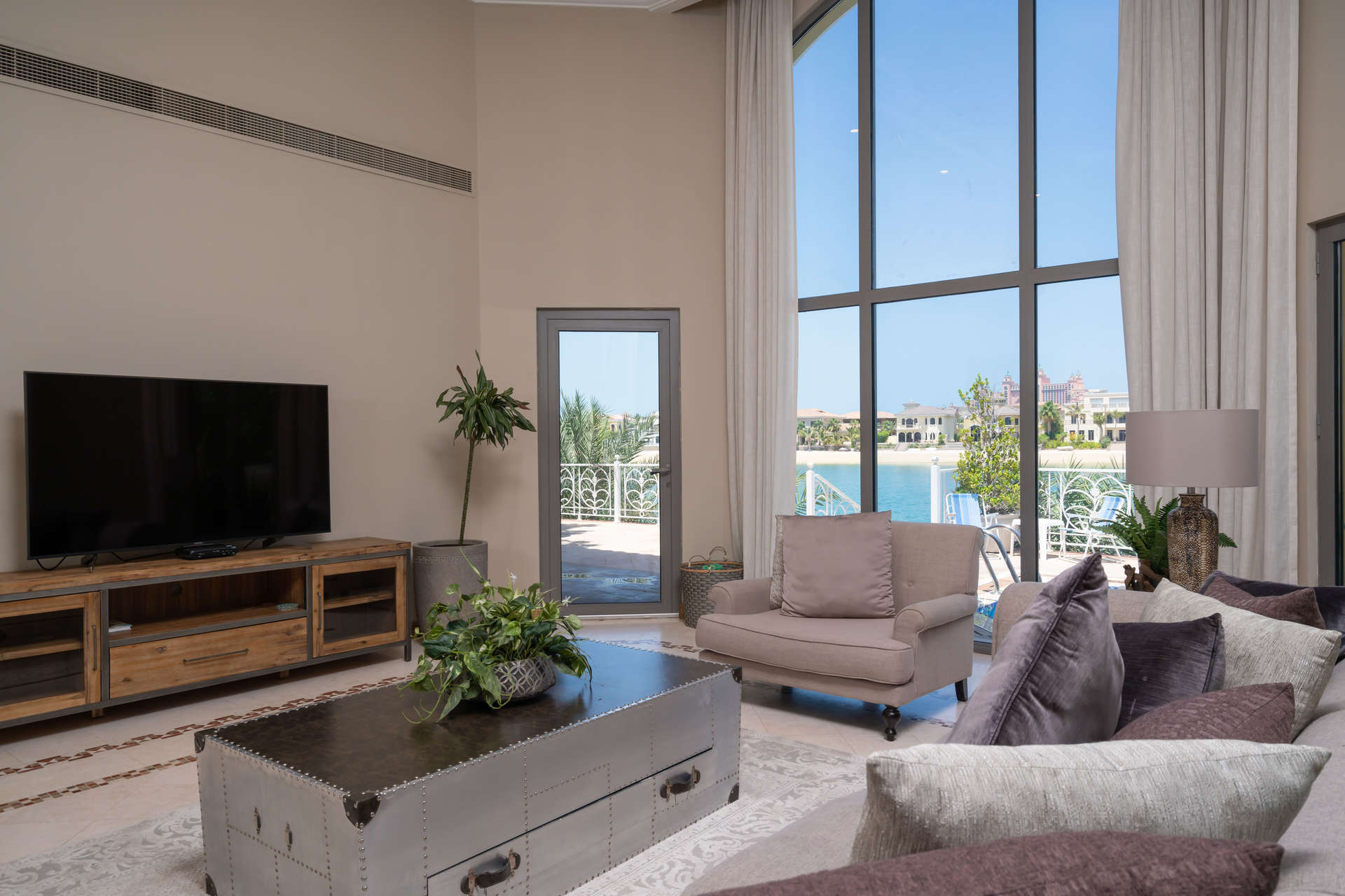 Luxurious living room in four-bedroom villa at Palm Jumeirah, featuring elegant decor