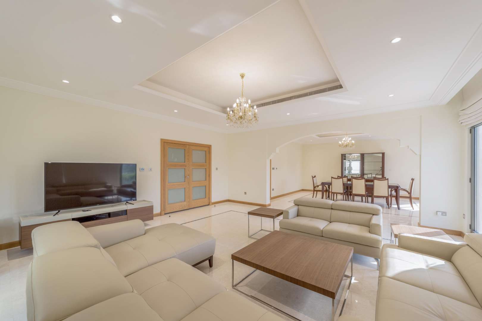 Dining area in spacious 4-bedroom beachfront villa, Palm Jumeirah, Garden Homes, for rent