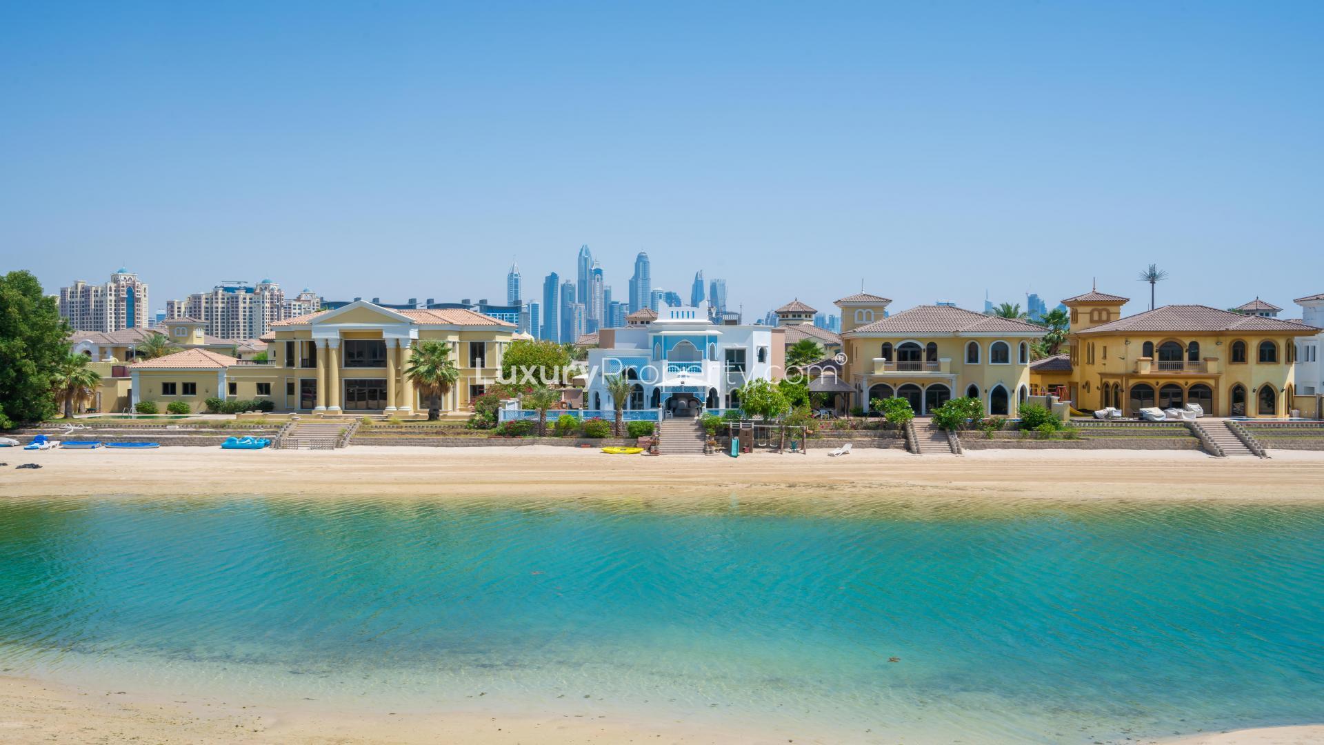 Exterior view of 4-bedroom villa for rent in Palm Jumeirah's Garden Homes community