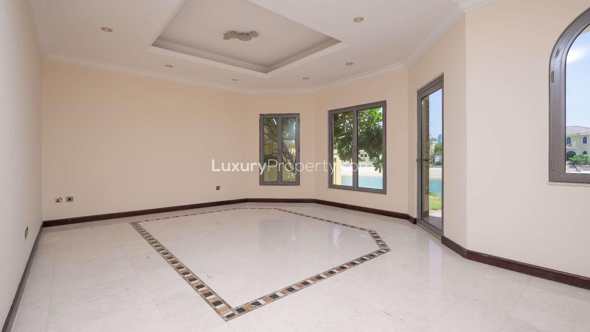 Beachfront villa in Palm Jumeirah's Garden Homes community, overlooking the sea and skyline