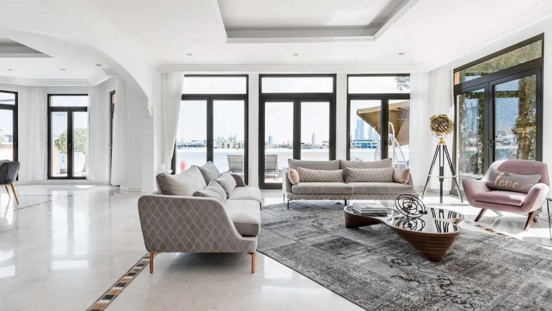 Furnished 4-bedroom villa exterior in Garden Homes, Palm Jumeirah, available for rent