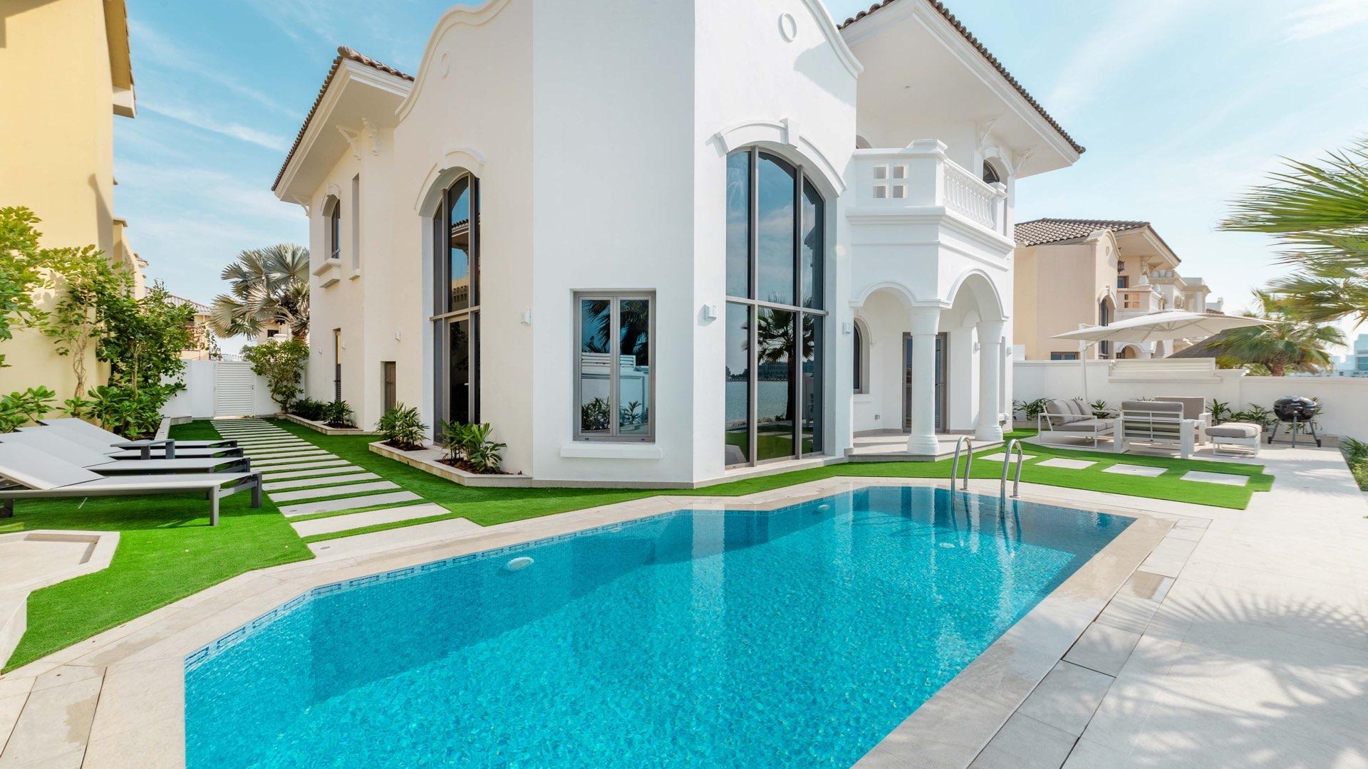4-bedroom villa with private pool in Palm Jumeirah Garden Homes, available for rent