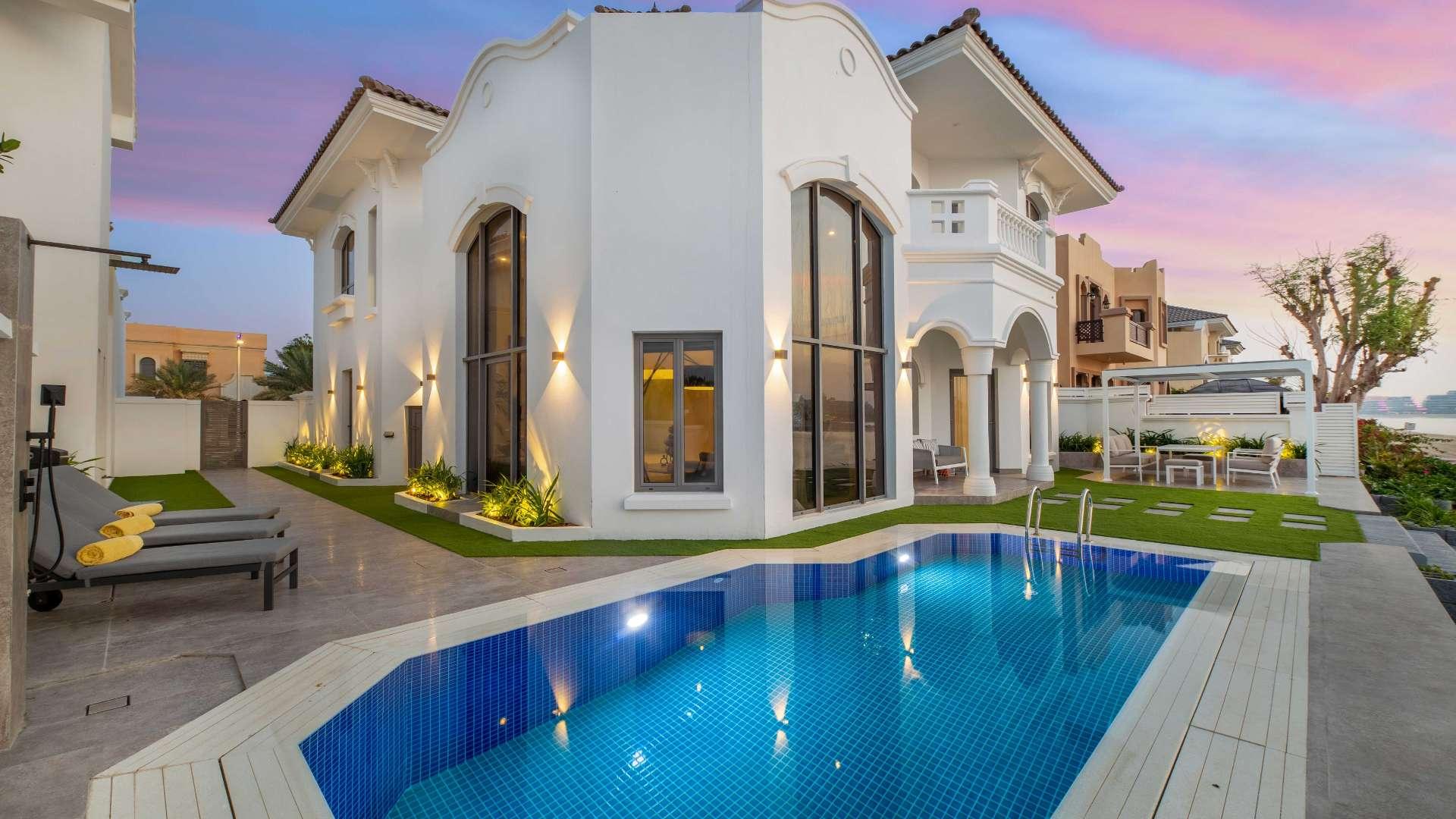 Luxurious Palm Jumeirah villa living room with modern decor and stunning waterfront views