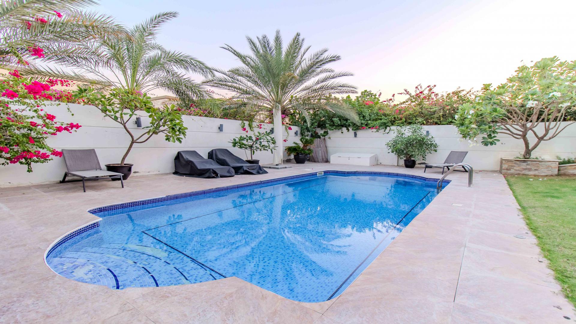 Upgraded 4-bed villa with private pool in Jumeirah Park, Legacy community. Rent