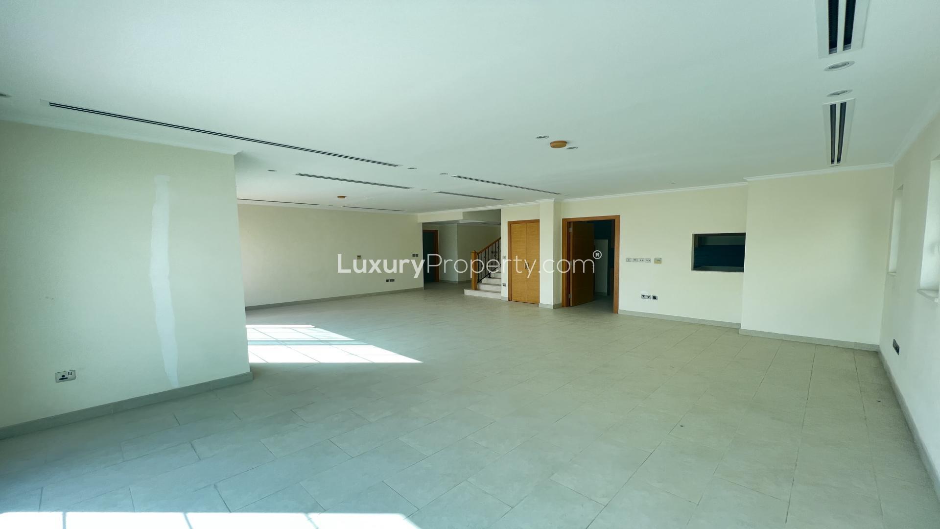 Exterior view of single-row villa for rent in Jumeirah Park, Legacy community