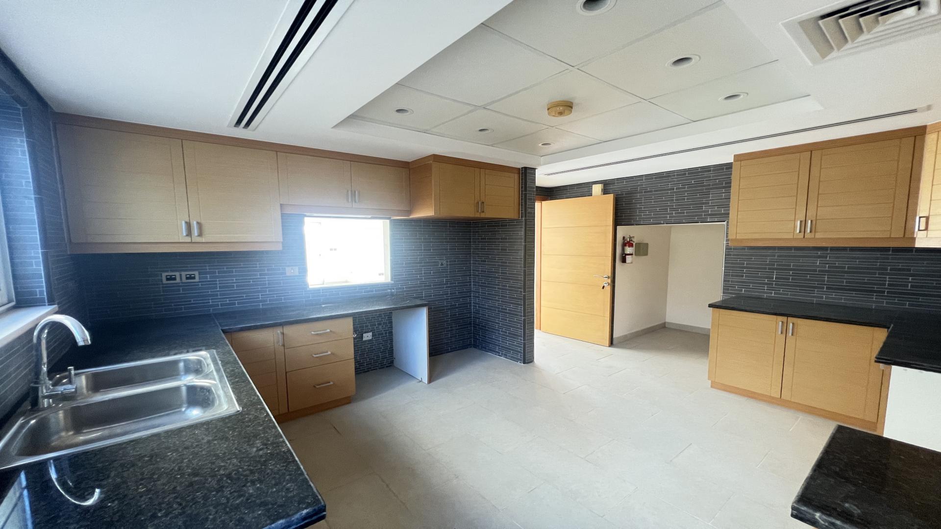 Spacious living area in Jumeirah Park Legacy villa for rent, featuring modern interiors