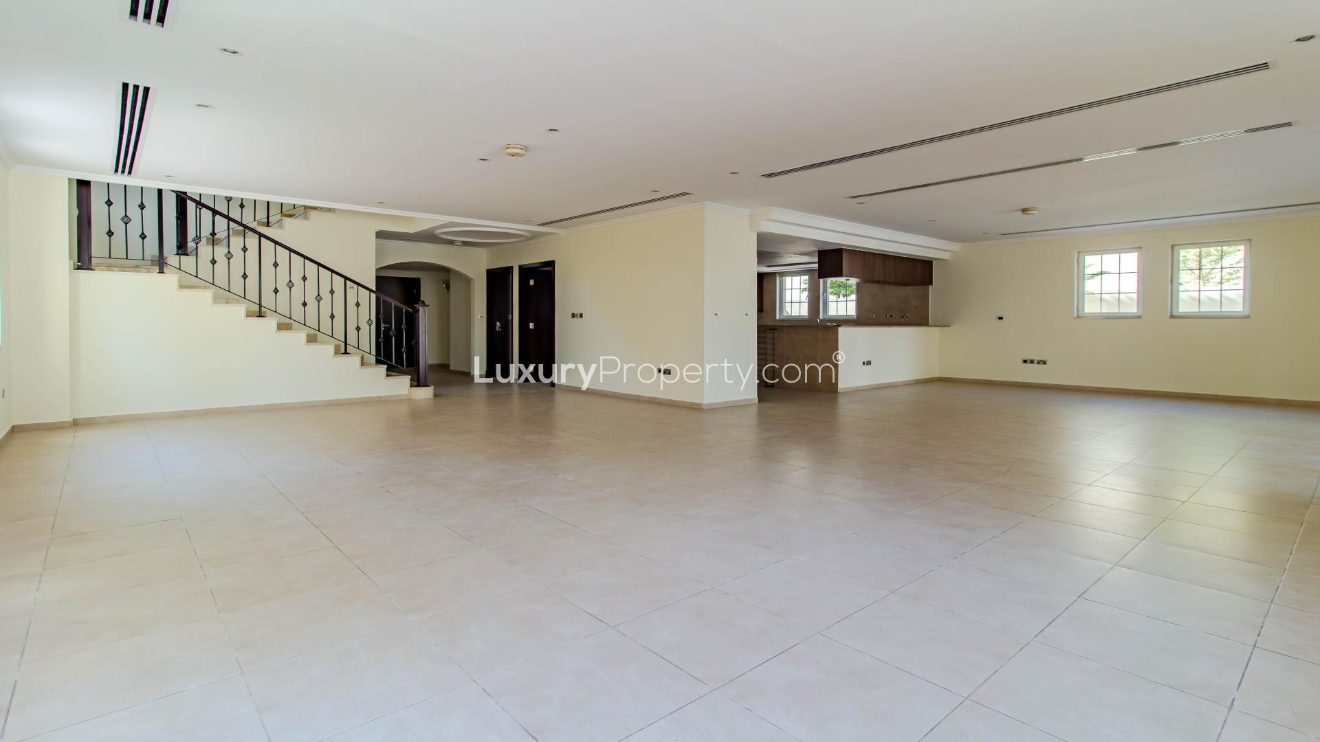 Corner plot villa in Jumeirah Park with private pool and lush garden for rent