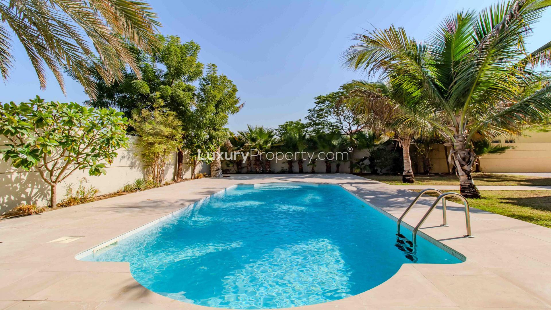 Villa with private pool and garden in Jumeirah Park's Legacy community