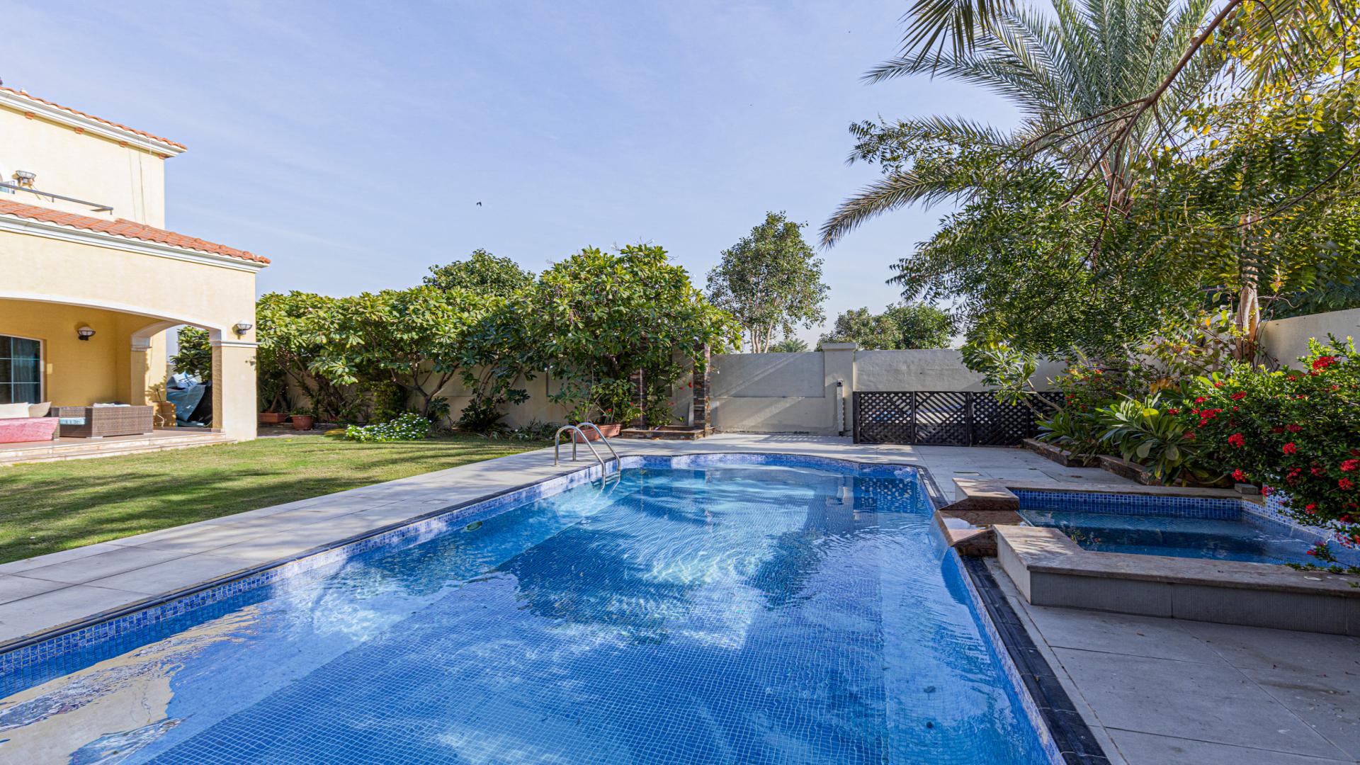 Corner villa with private pool in Legacy, Jumeirah Park, available for rent