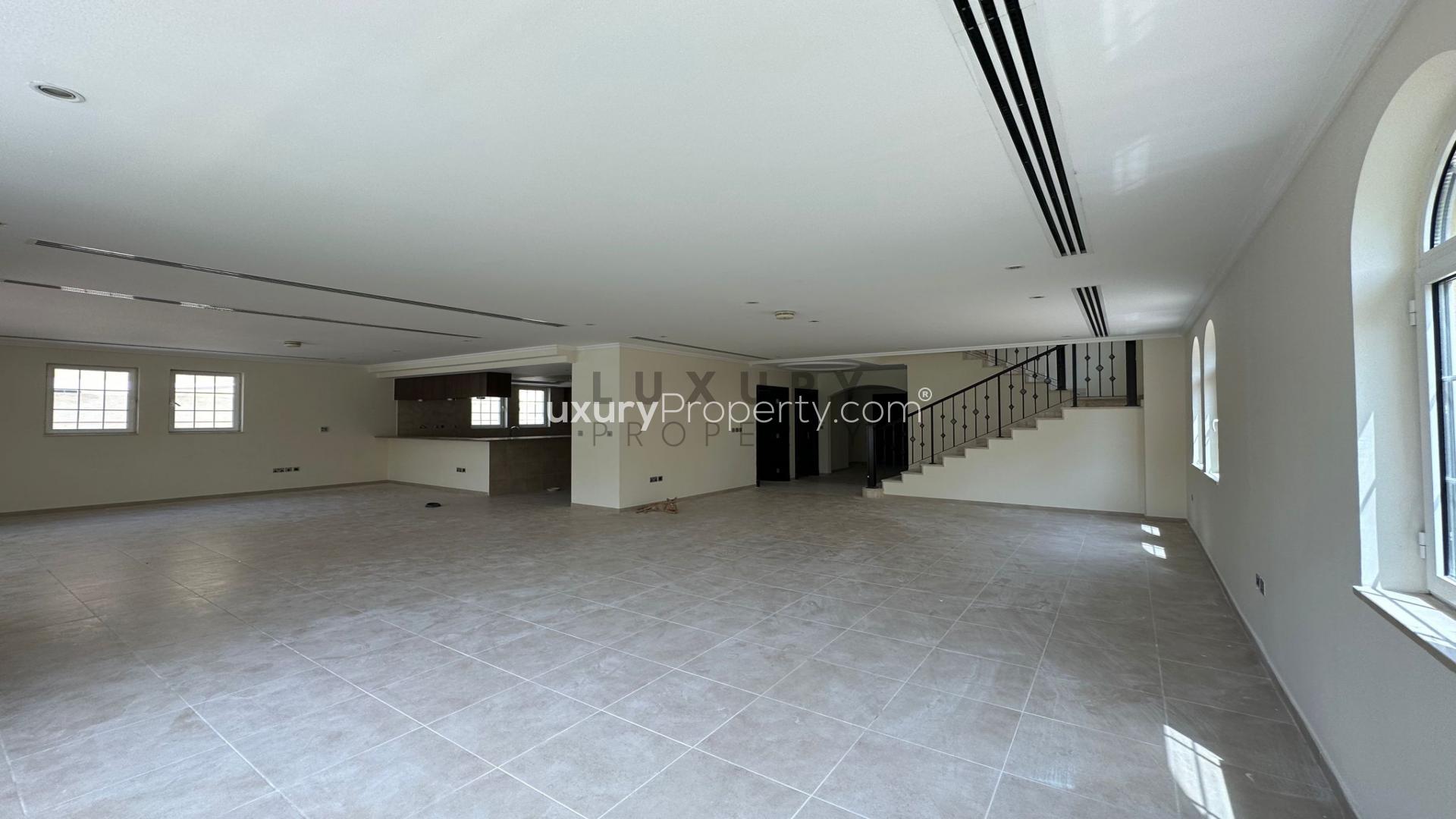 Spacious open-plan living area in Jumeirah Park 4-bedroom villa for rent